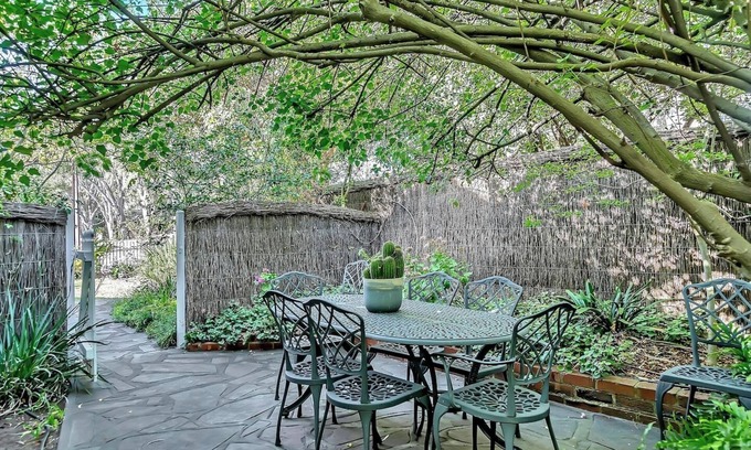 Netherby House | Rosewood Cottage Serenity between City and Hills