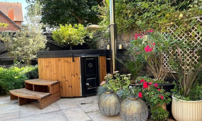 Lowestoft House | Rossland house - elegant and spacious seaside home