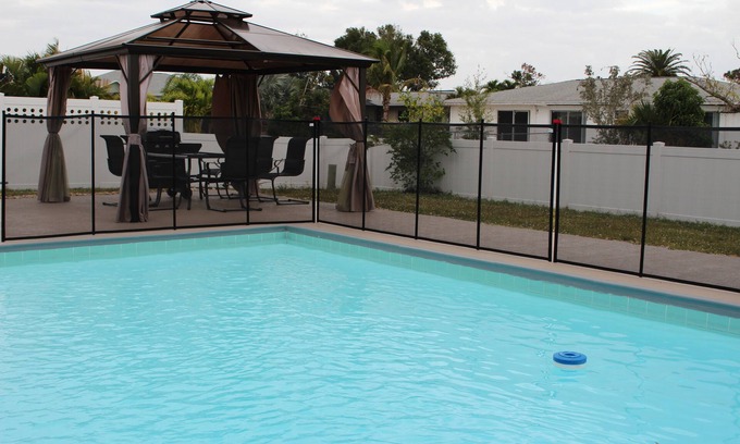 Oakland Hills House | Rotonda Pool Oasis Near Beaches - Sleeps 9