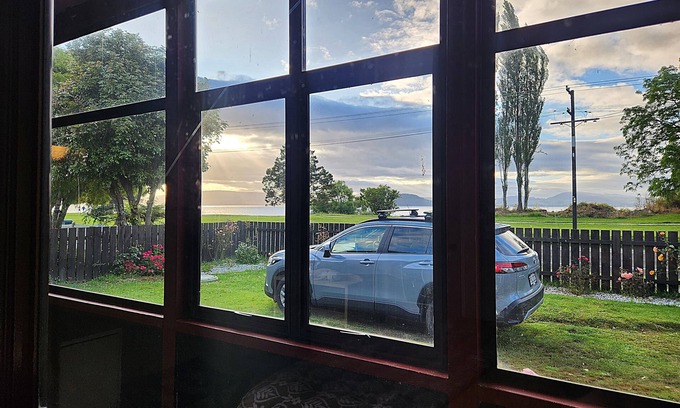 Hamurana House | Rotorua - Cozy Lake Retreat