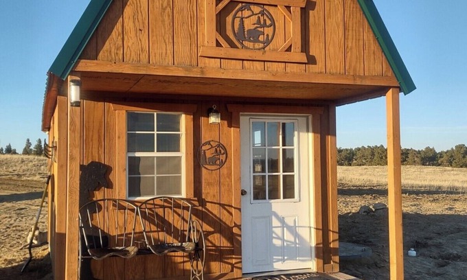 Roundup Cabin | Roundup Cozy and Scenic Cabin Secluded and Scenic