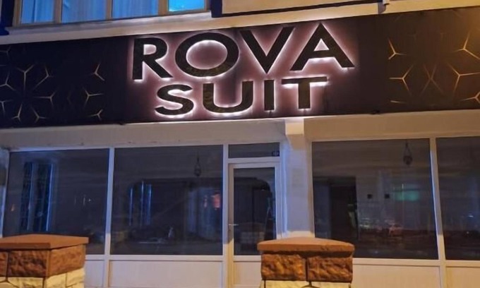 Tokat House | Rova Suit