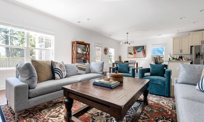 North Charleston House | Royal Palm: Luxurious Living