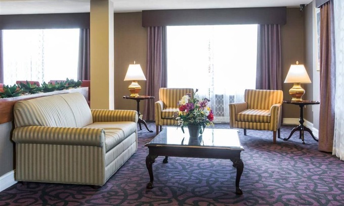 Stockbridge Hotel | Royal Palms INN