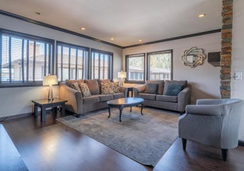 June Lake Apartment | Rr-edgewater16