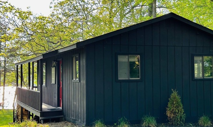 New London Cabin | Ruby's Red Door Retreat on Swenson Lake welcomes you to serenity