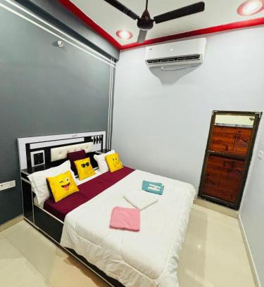 Faizabad House | Rudra Prabha Guest House front of Ram Mandir VIP gate number 11 Ayodhya dham railway station 200 metre