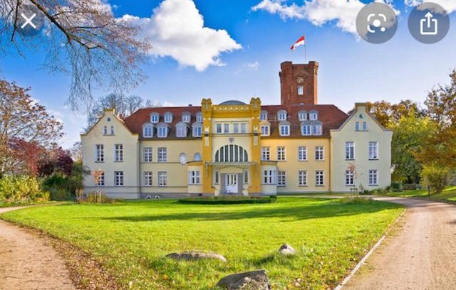 Lelkendorf Apartment | Ruhig & Idyllisch - Schloss Lelkendorf - Maisonette-Apartment Ulrichshusen mit Dachterrrasse, Mecklenburger Seenplatte mit Dachterrasse, Nähe Ostsee