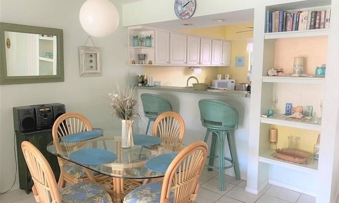 Bradenton Beach Condo | Runaway Bay 128 - Beach, Pool, gym and bay