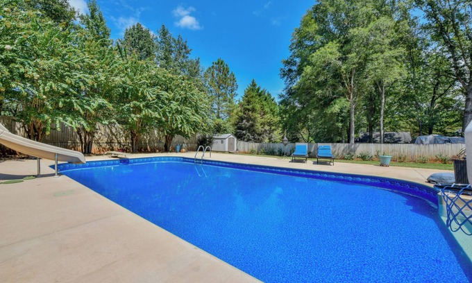 Northport House | Running Back Roost - Swimming Pool, Fenced in, & More! Great for 4th of July!