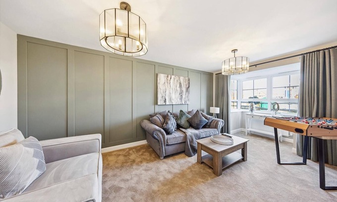 Broad Oak House | Ruperts Lux Canterbury Hideaway | 4 BD | 2 BA | Parking | Hot Tub