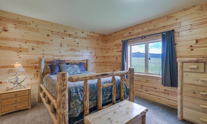 Divide Cabin | Rural Divide Cabin w/Mountain Views!