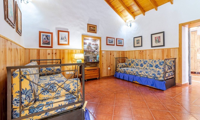 Moya House | Rural House in Moya with Private Jacuzzi