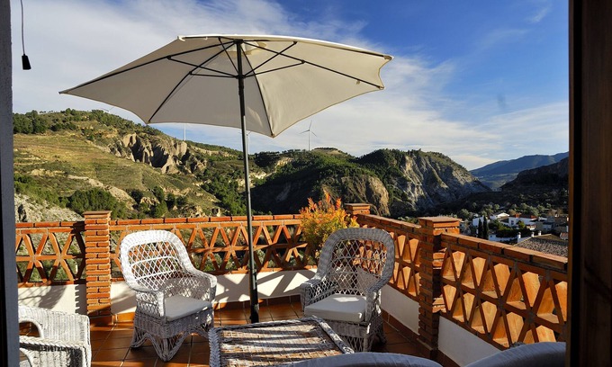 Conchar Cottage | Rural house next to Granada. Free WIFI