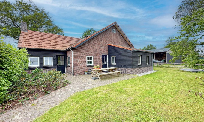 Zeeland House | Rural house with 2 bathrooms and a garden