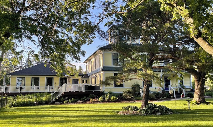 Osage House | Rural retreat with a great location and modern amenities.