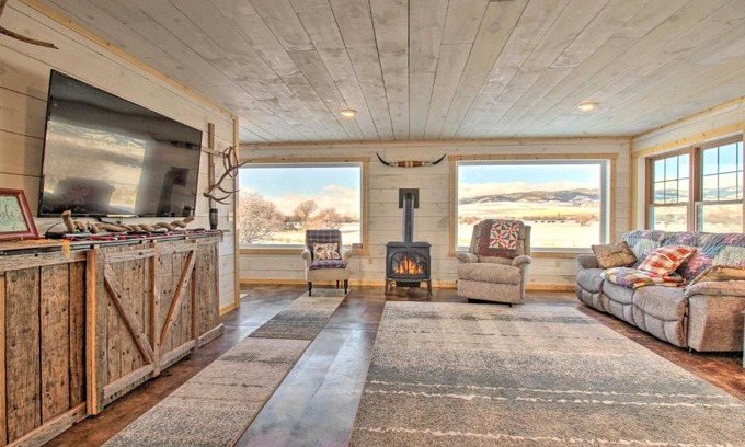 White Sulphur Springs House | Rural White Sulphur Springs Getaway with Deck!