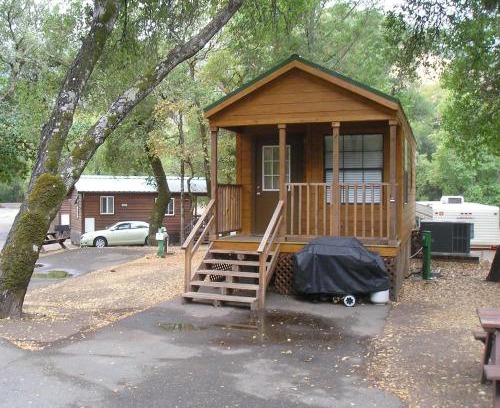 Cloverdale Resort | Russian River Camping Resort One-Bedroom Cabin 2
