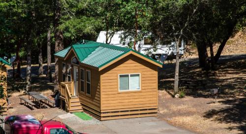 Cloverdale Resort | Russian River Camping Resort Cottage 9