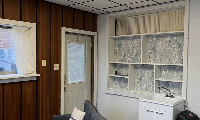 Sidney House | Rustic 1900 building turned cozy studio