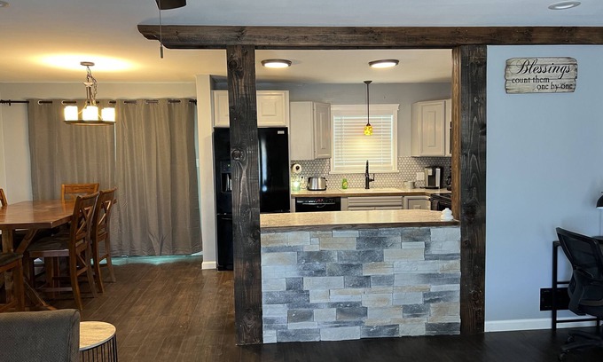 Twin Falls House | Rustic 2 bed home *pet friendly*