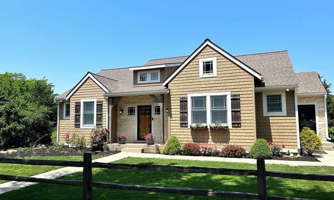 Centerville House | Rustic 6-Bed Barn Retreat – Sleeps 16 Fire Pit