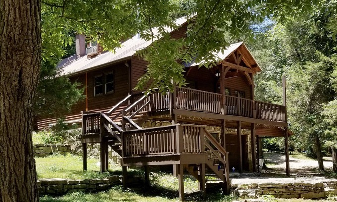 Bruner Cabin | Rustic and Unique in a Remote location