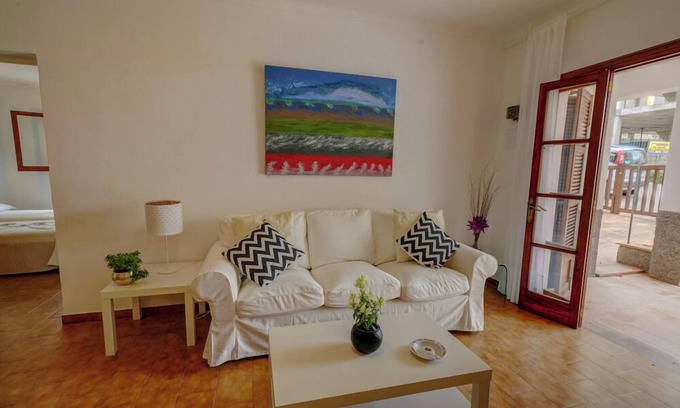 Es Pelats Apartment | Rustic apartment Terrassa in Cala Ratjada in Mallorca for 4 people with terrace.