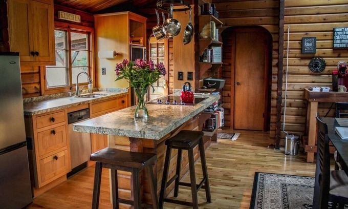 Healdsburg Cabin | ✨Rustic Cabin in Dry Creek Valley with beautiful views/5 miles to Plaza ✨