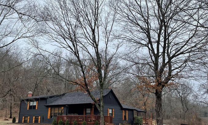 Silva House | Rustic Cabin in Hunters' Paradise!