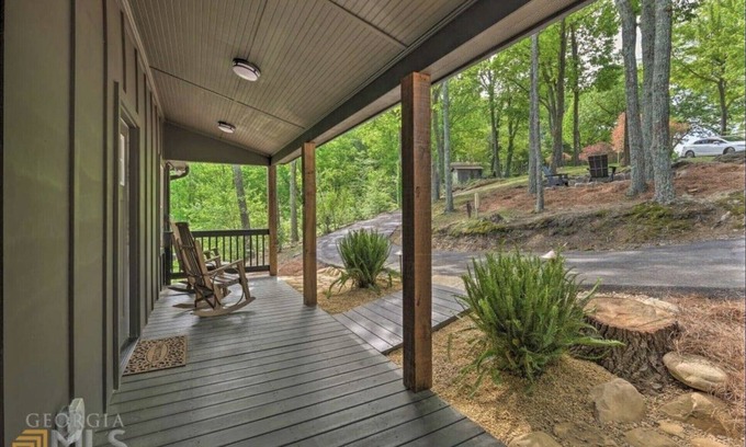 Ranger Cabin | Rustic Cabin with hot tub and Mountain View’s