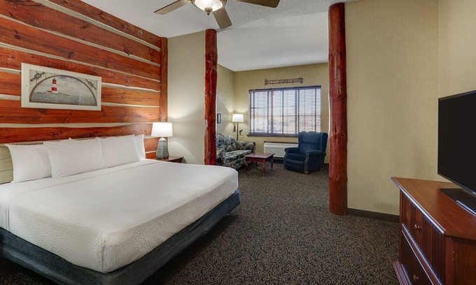 Moline Hotel | Rustic Charm by the Mississippi River! Inviting Riverbank Lodging