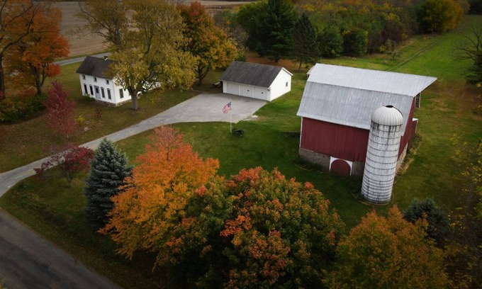 North Webster Other | Rustic Country farmhouse on 2 acres close to several lakes.