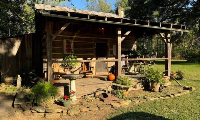 Andrews Cabin | Rustic Cozy Cabin in Andrews, NC