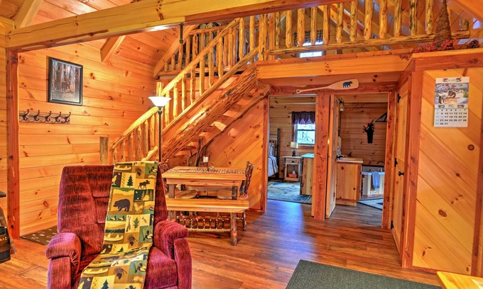 Dundee Cottage | Rustic Dundee Log Cabin w/Hot Tub & Forest Views!