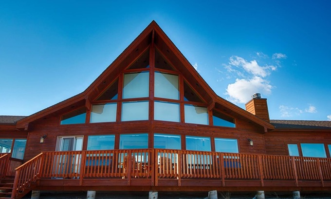 Twin Bridges House | Rustic, Elegant Mountain Residence Close To The Best Fly Fishing In Montana.