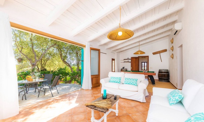 Maria de la Salut Cottage | Rustic farm of the seventeenth century recently restored and very quiet