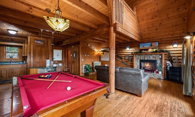Sevierville House | Rustic getaway in the mountains with brand new hot tub, close to parkway!