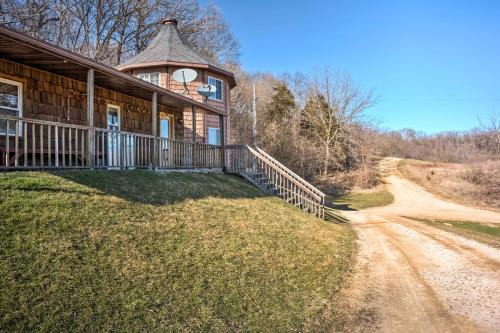 Bellevue House | Rustic Iowa Cabin 10 Mi to Maquoketa Caves