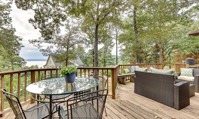 Iuka Cabin | Rustic Iuka Retreat ~ 1/2 Mi to Pickwick Lake!