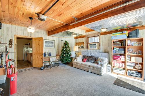 Arcade Apartment | Rustic Jefferson Retreat with Fire Pit Near Athens!