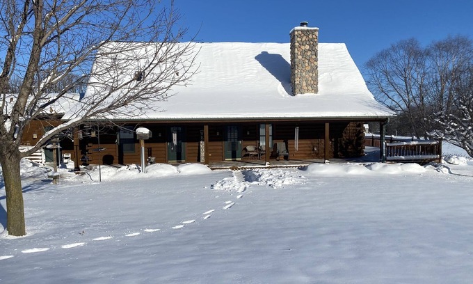 Johnson Creek House | Rustic large log home w/3 full baths in country; midway between Madison & Milw