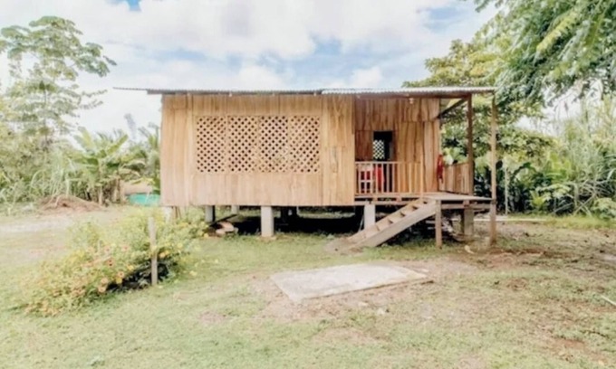 Parrita Cabin | Rustic log cabin