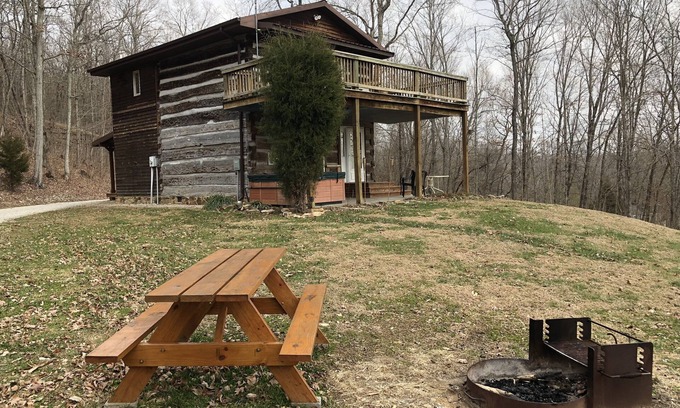 Derby Cabin | Rustic Log Cabin next to the Hoosier National Forest in the Ohio River Valley