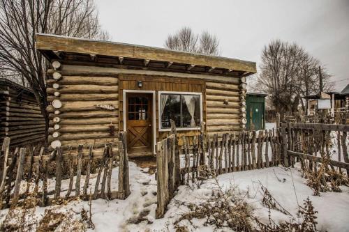 San Cristobal House | Rustic Log Cabin on Eco-Friendly Farm near Taos, New Mexico