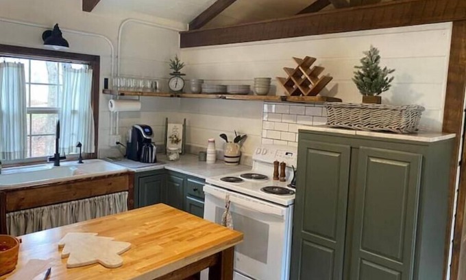 Mitchell Cabin | Rustic luxury in beautiful area near state park