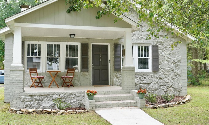 Terry Sanford House | Rustic-Modern Escape in Haymount