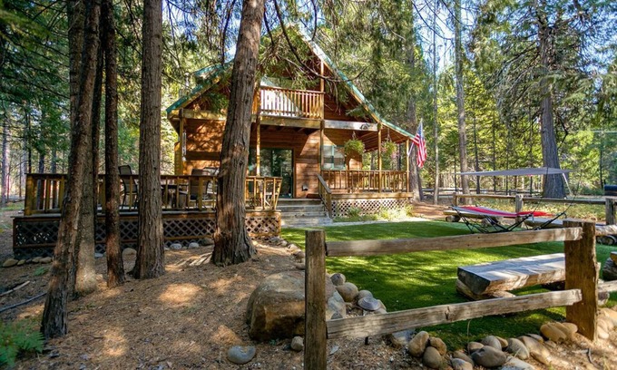 Shingletown Cabin | Rustic Mountain Cabin - 9 Miles to Lassen Park-EV Charging