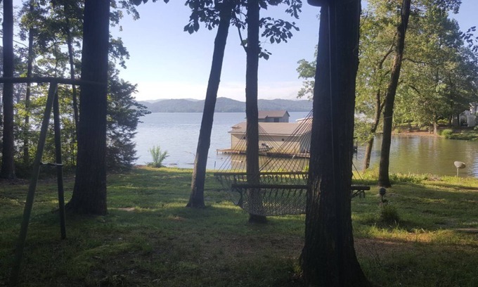 Groveoak Cottage | Rustic Mountain Lakefront Cottage