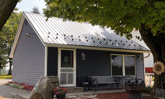 Brimfield Cottage | Rustic private lake cottage/cabin found nestled in Amish Country in northeast In